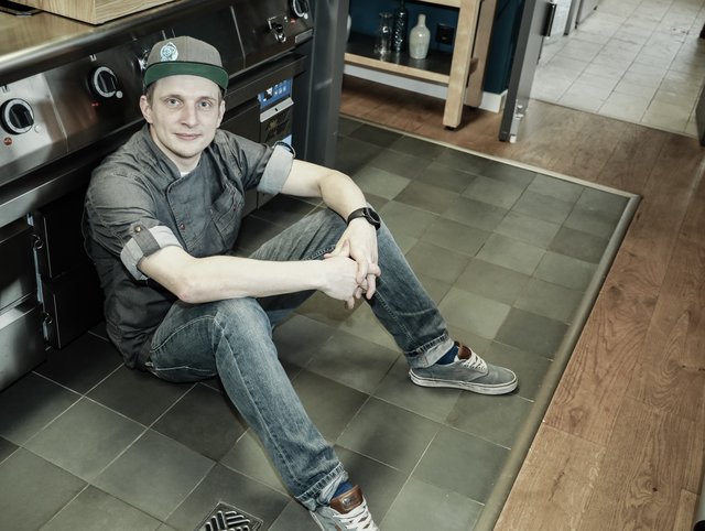 Chefkoch Christopher Leichsenring war unter anderem schon im "Ansitz Plantitscherhof" (Meran), Tryp Hotel (Wolfsburg) und in verschiedenen "Lieblingsplatz"-Häusern tätig. Er ist verantwortlich für neue Konzepte