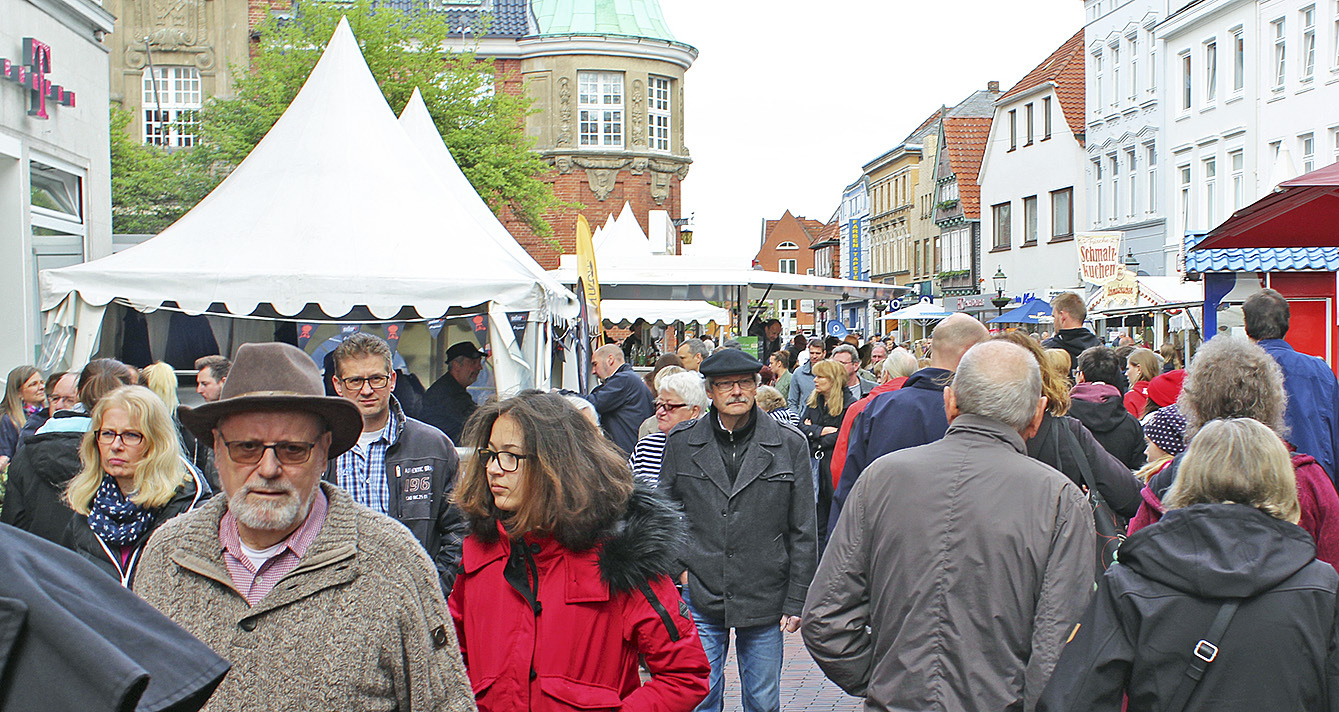 Viele Gäste nutzten am verkaufsoffenen Sonntag die attraktiven Angebote der Gewerbetreibenden in der Hansestadt