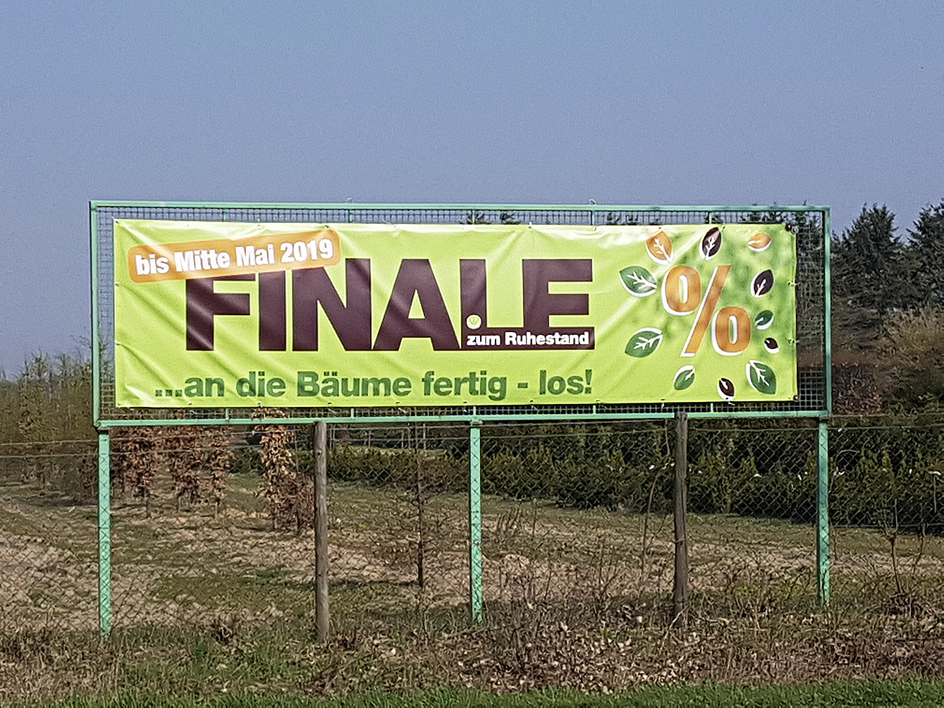... wird auf das Ende der Baumschule Pengel hingewiesen