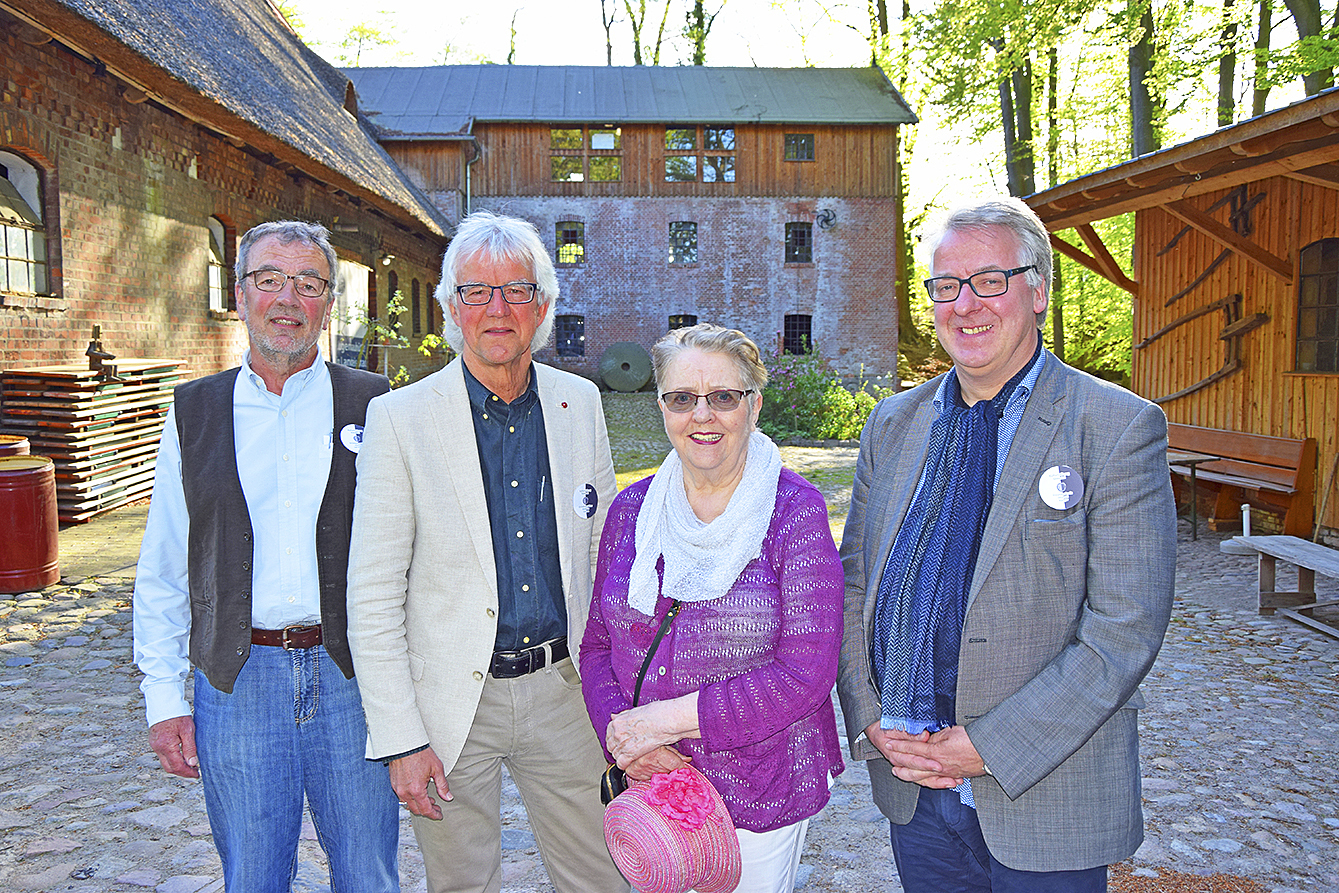 Der Stiftungsrat der Kulturstiftung Seevetal (von links): Joachim von Elsner, Matthias Clausen, Ingrid Ahlers-Karlsson und Michael Ränger