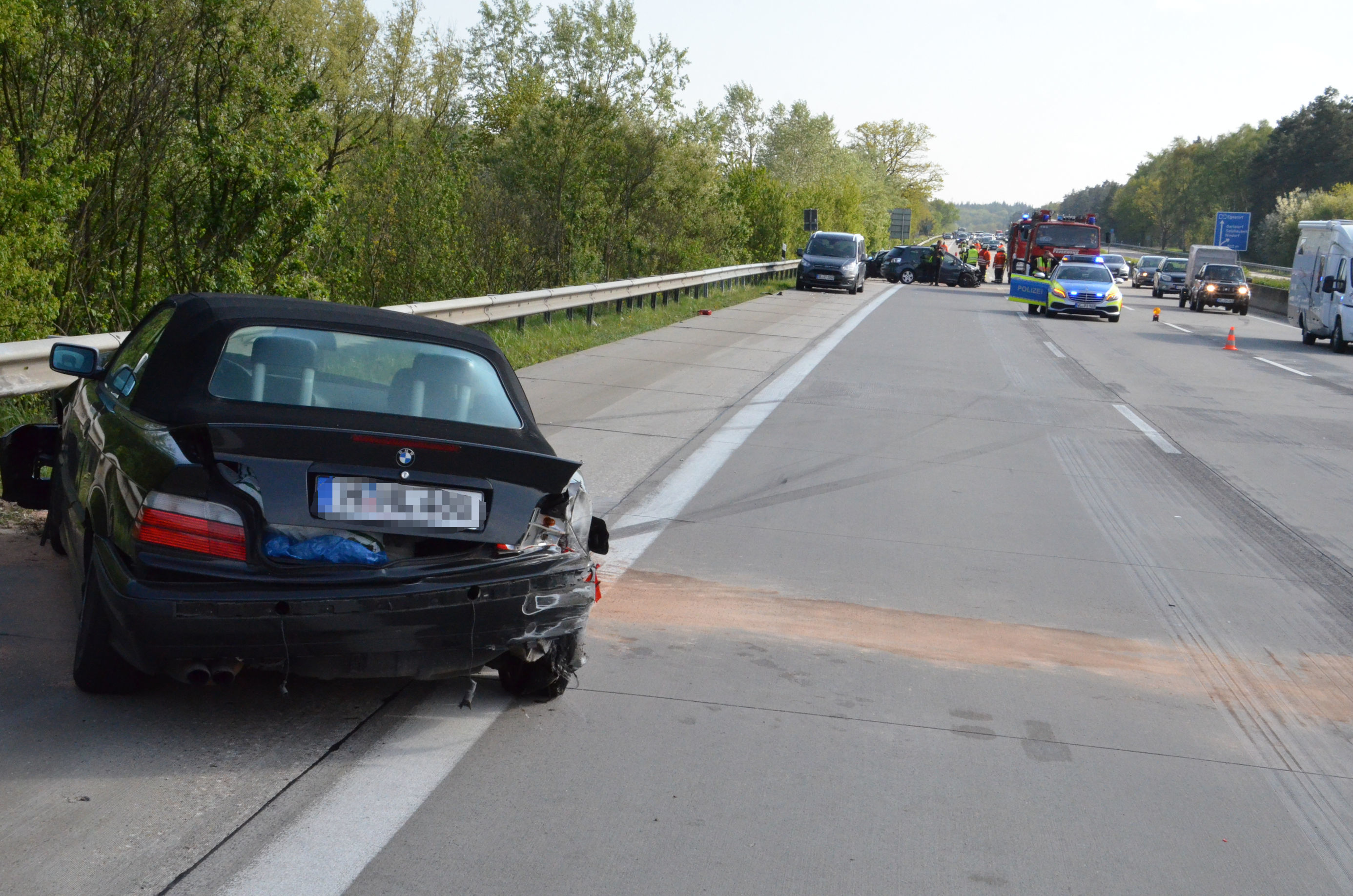 Ein völlig zerstörtes BMW Cabrio