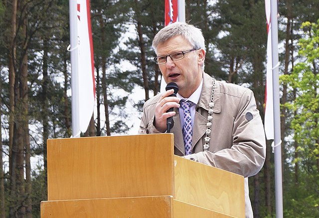 Samtgemeinde-Bürgermeister Olaf Muus begrüßte die Waldbad-Besucher
