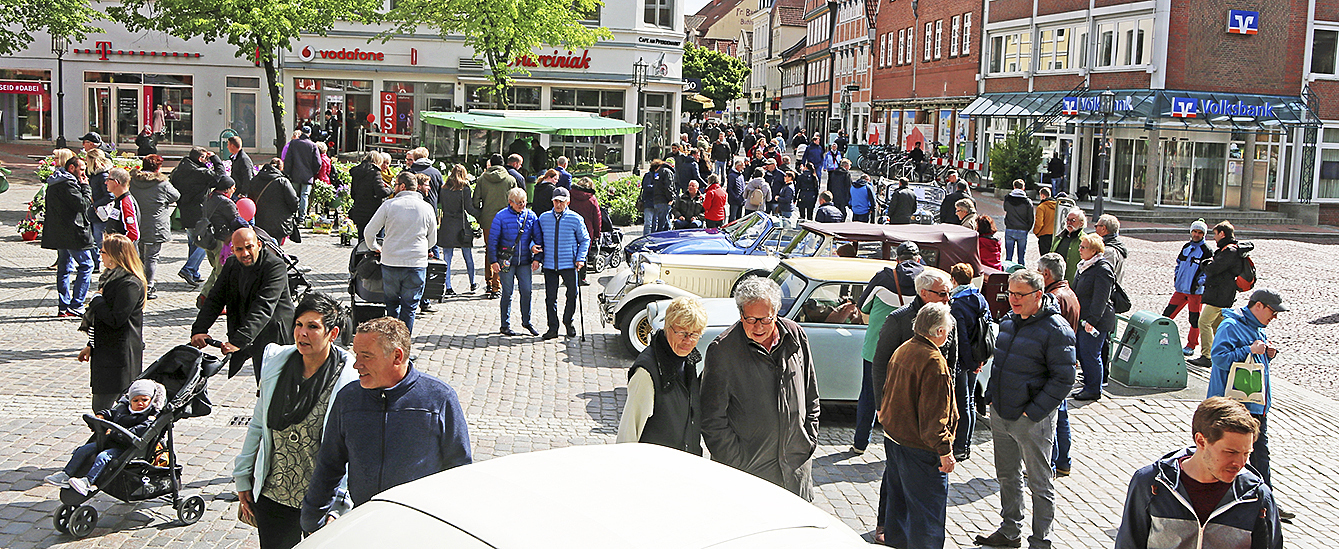 Buntes Treiben herrschte auf dem Pferdemarkt Fotos: jd