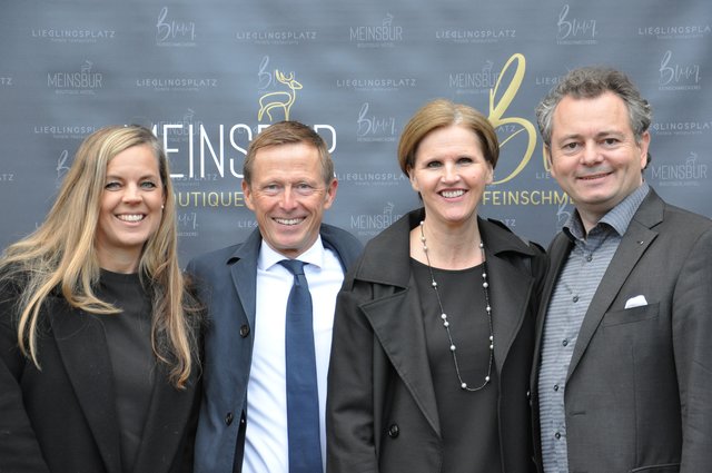 Kathrin und Oliver Bohn vom Autohaus Kuhn + Witte mit Kathrin und Stephan Schrader vom WOCHENBLATT-Verlag