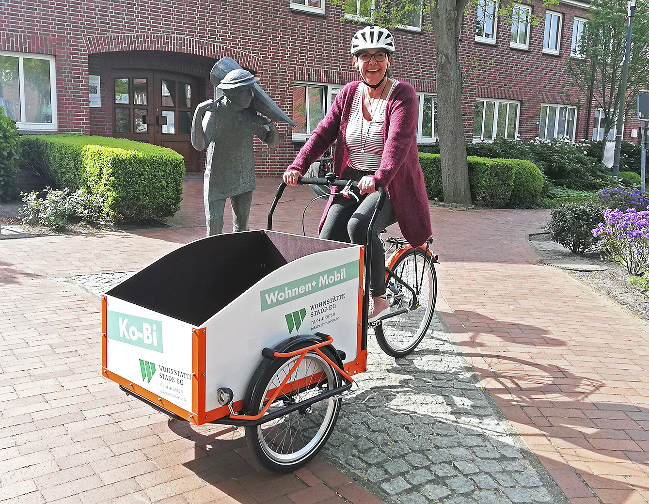Susanne Thielker testet schon mal das neue Lastenrad Foto: Frank Meyer
