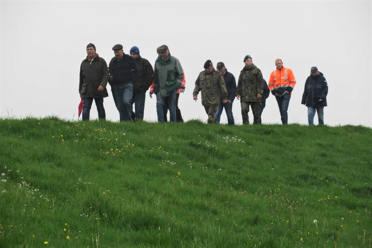 Nordisch herb war das Wetter bei der Frühjahrsdeichschau vom Lühesperrwerk bis Cranz
