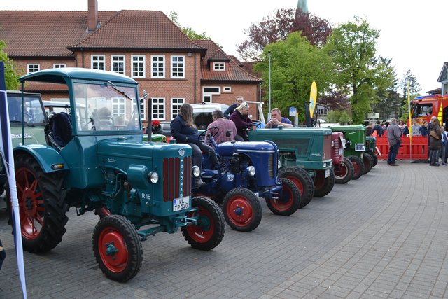 Die Dieselrunde Nordheide stellte einige ihrer "alten Schätzchen" aus