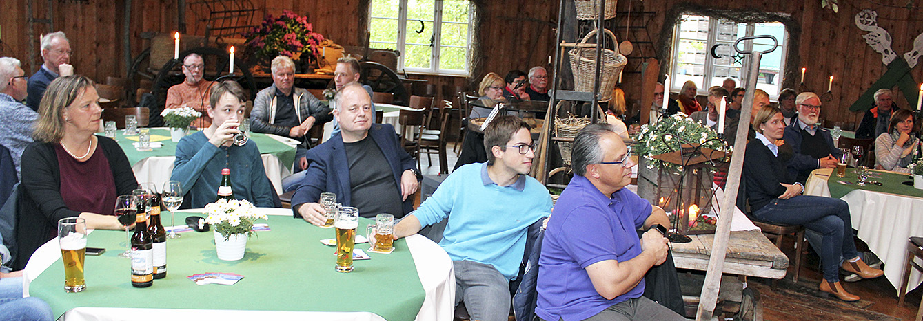 Die Altländer Scheune wurde von interessierten Bürgerinnen und Bürgern gut besucht