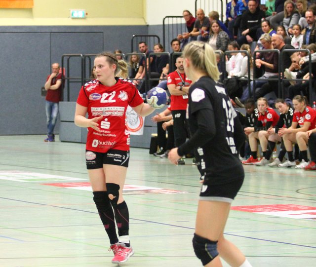 Lynn Schneider (li.) geht zum Saisonende nach Buxtehude zurück