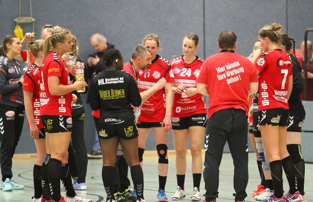 Teambesprechung bei den "Luchsen" mit Trainer Dubravko Prelcec