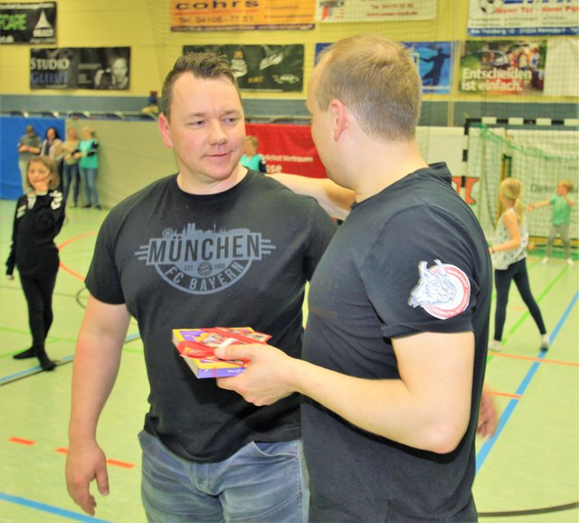 Fitnesstrainer Jan Müller im Gespräch mit Luchse-Geschäftsführer Sven Dubau