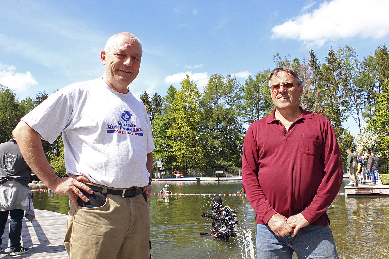 Bernhard Zimmermann (li.), hier mit dem 1. Vorsitzenden des Naturbad-Vereins, Bernd Eschig, ist das Bindeglied zwischen den Tauchern und dem Naturbad - er gehört beiden Vereinen an