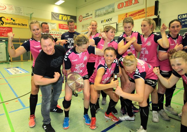 Mit Muskeln bepackt: Das Meisterteam, das Jan Müller (li. vorne) fit gemacht wurde