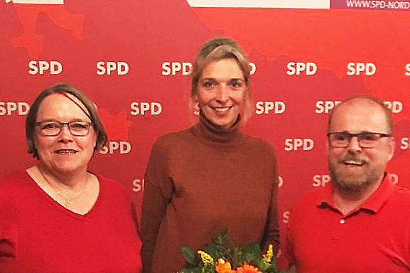 Andrea Truchel, Bundestagsabgeordnete Svenja Stadler und Jörg Truchel (v.li.) Foto: SPD OV Harsefeld