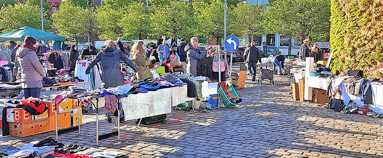 Der Trödelmarkt ist ein Anziehungspunkt für viele Schnäppchenjäger
