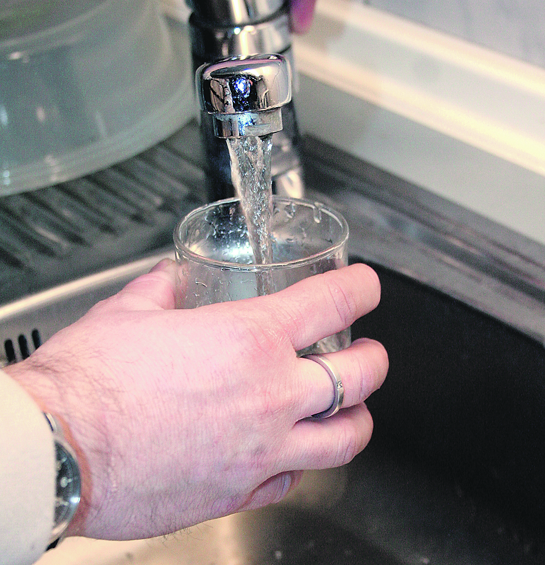 Damit sauberes Wasser aus Hamburgs Wasserhähnen fließt, pumpt Hamburg Wasser seit Jahrzehnten
Grundwasser aus der Nordheide
