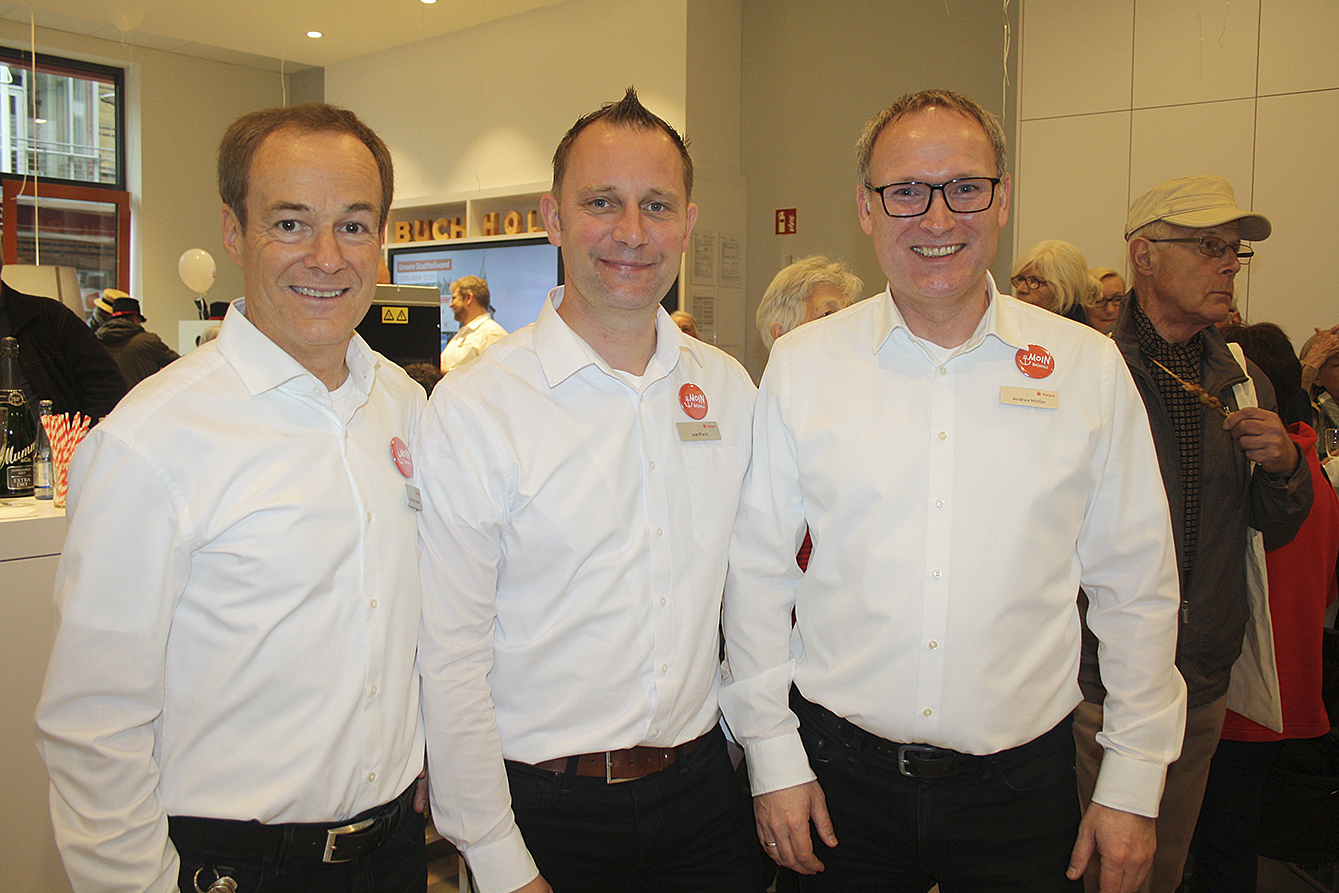 Begrüßten für die Haspa die Gäste: (v. li.) Regionalleiter Reinhard Lackner, Filialleiter Ivan Pucic und Andree Müller, Leiter Vermögensberatung