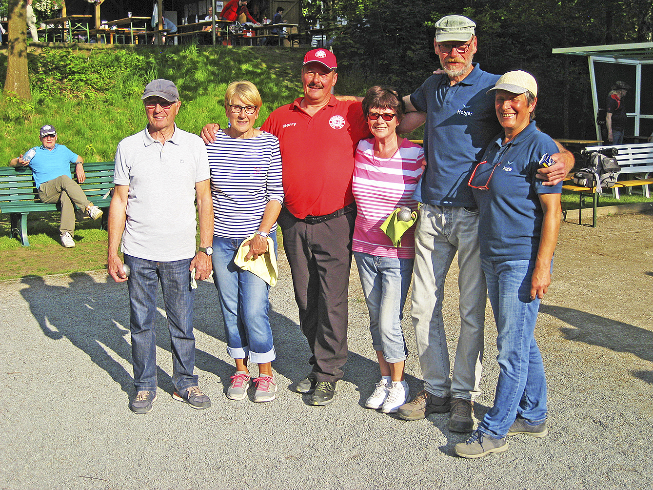 Haben sich ein spannendes Endspiel geliefert (v. li.): Bernd und Gabi Schmidt, Harry Dzikowski, Irene Britzwein sowie Holger und Inge Jarmatz