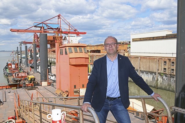 Hartlef am Stader Seehafen. Er steht voll und ganz zum Industriestandort Stade