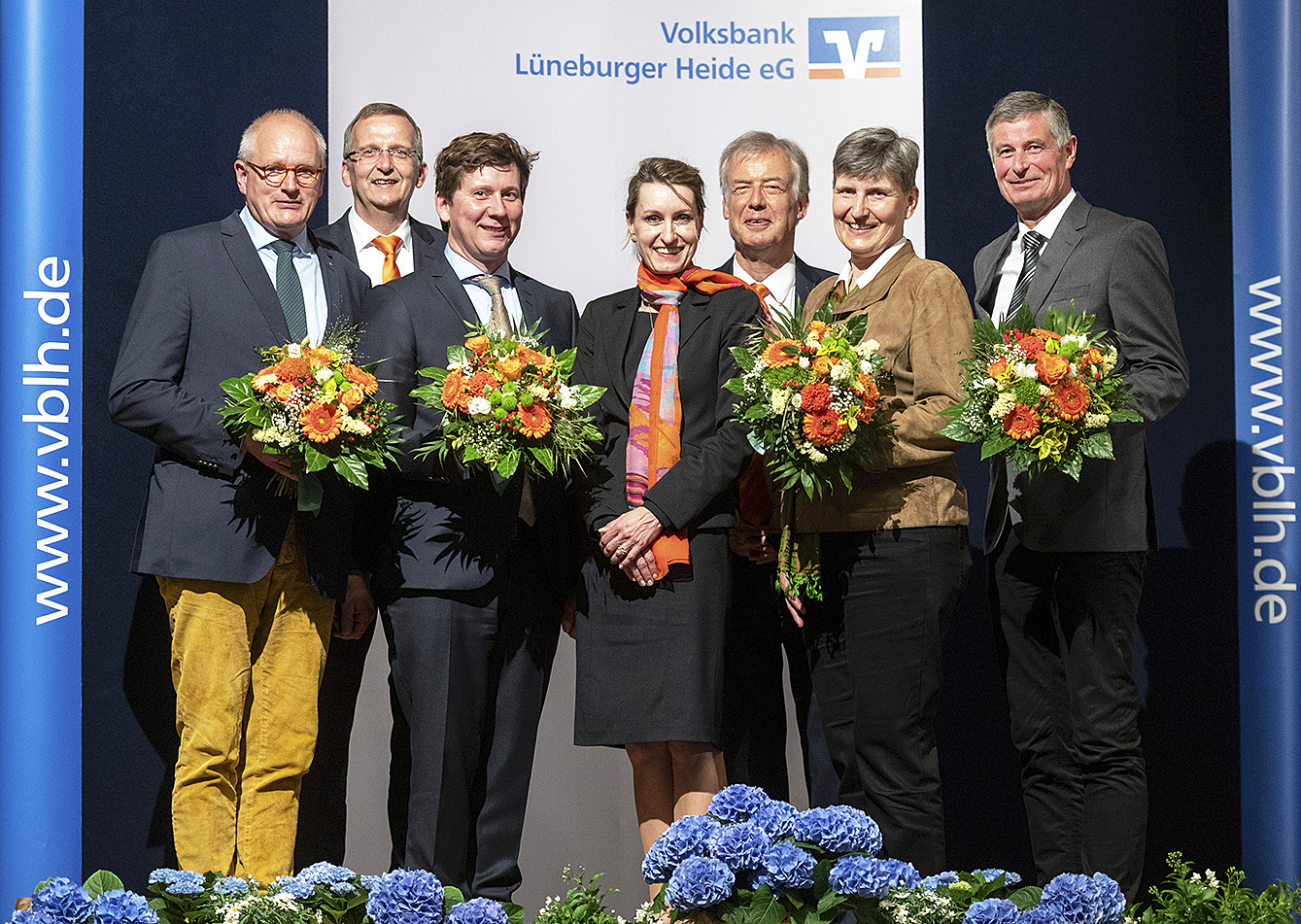 Aufsichtsrat und Vorstand der Volksbank Lüneburger Heide: (v. li.) Klaus Grünhagen, Gerd-Ulrich Cohrs, Henning Kuhlmann, Stefanie Salata, Cord Hasselmann, Anke-Rea Conrad und Heinz Inselmann