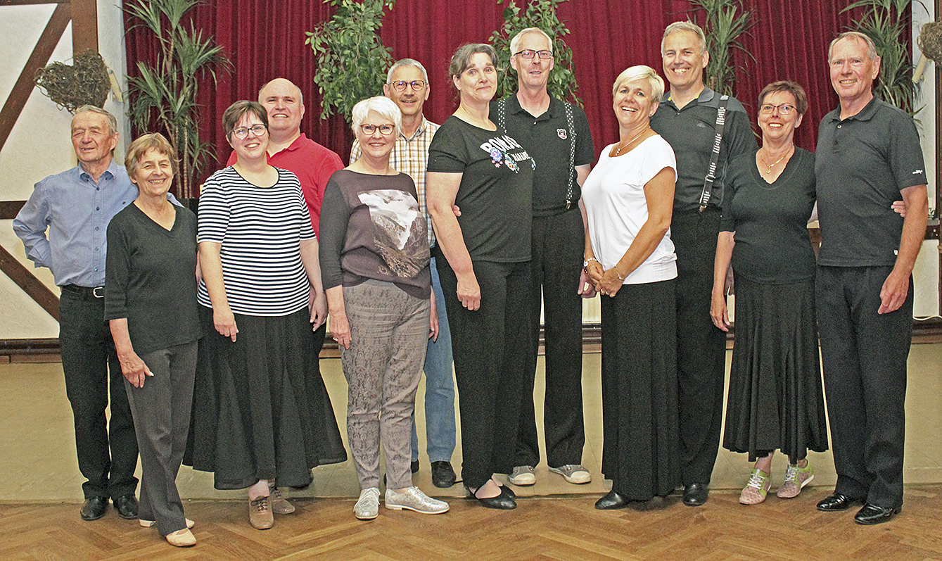Die Paare vom Tanzclub trainieren für eine gute Platzierung beim Spargelturnier, dabei steht der Spaß aber immer im Mittelpunkt Foto: jab