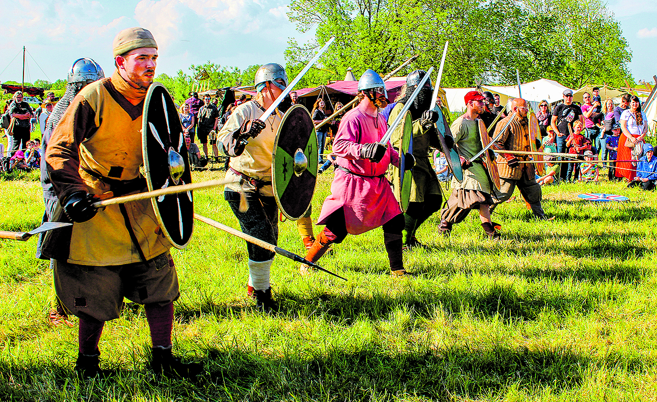 Die Schaukämpfe der Wikinger waren das Highlight des Marktes Foto: jab