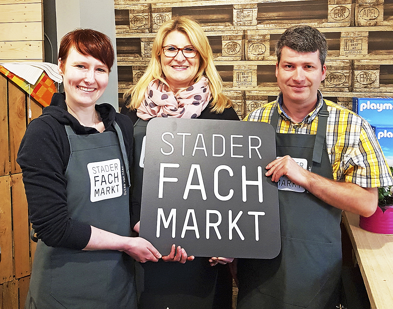 Franziska Schley, Ute Mahler und Daniel Krugmann (v.li.) freuen sich auf die Kunden im Fachmarkt Foto: Darlyn Mattern