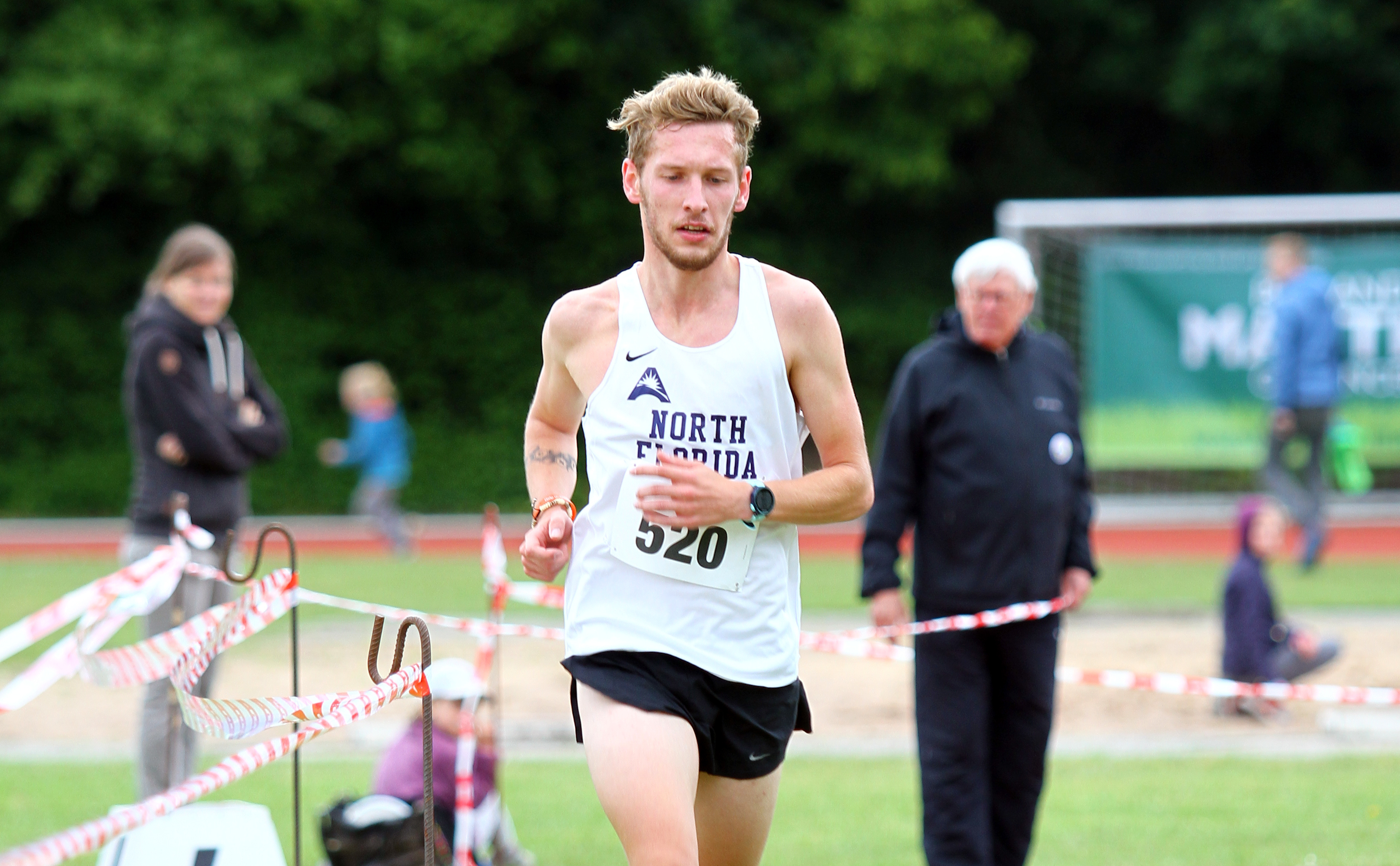 Fynn Timm (Hamburg running) konnte zwei Siege beim Volkslauf in Hittfeld feiern