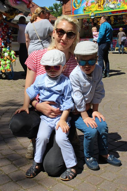 Johanna Weseloh aus Asendorf besuchte mit ihren beiden Söhnen Johannes und Valentin den Pfingstmarkt