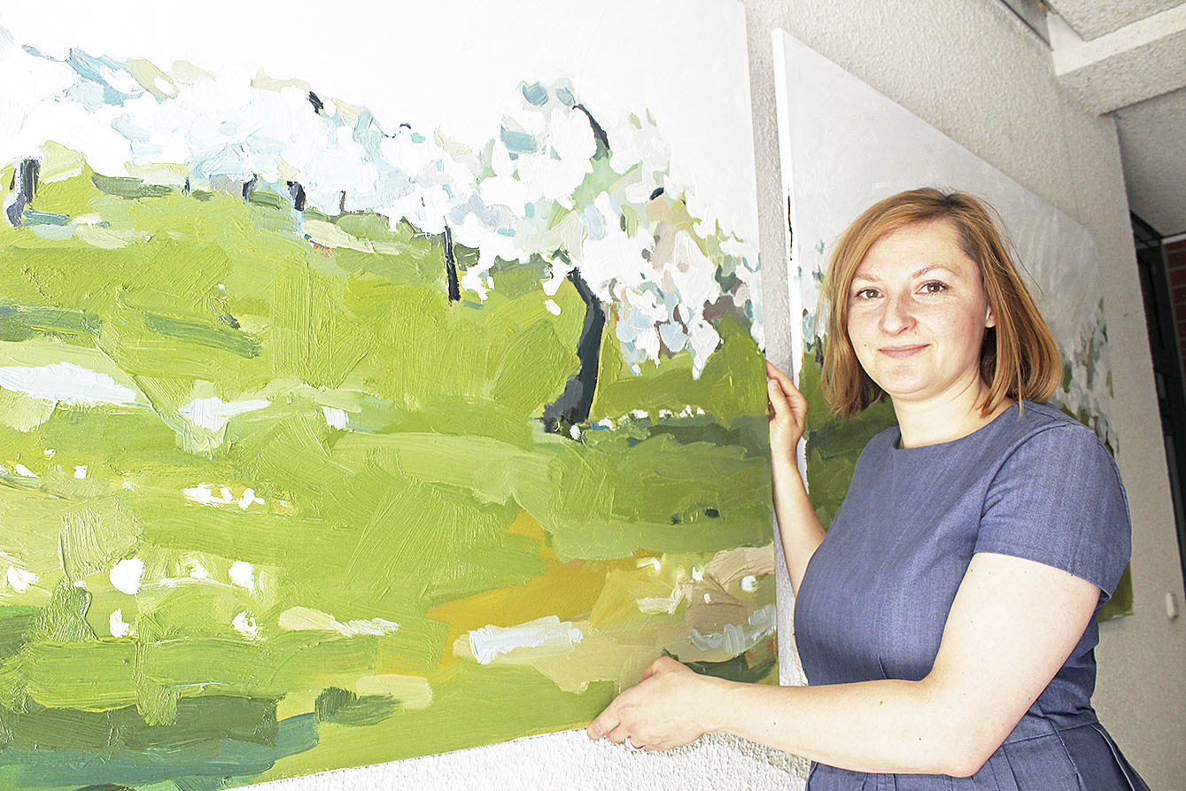 Anastasiya Nesterova, Stipendiatin der "Stader Uul", hat ihren Blick auf Stade und die Umgebung in beeindruckenden Ölbildern
und Farbholzschnitten verewigt Fotos: lt