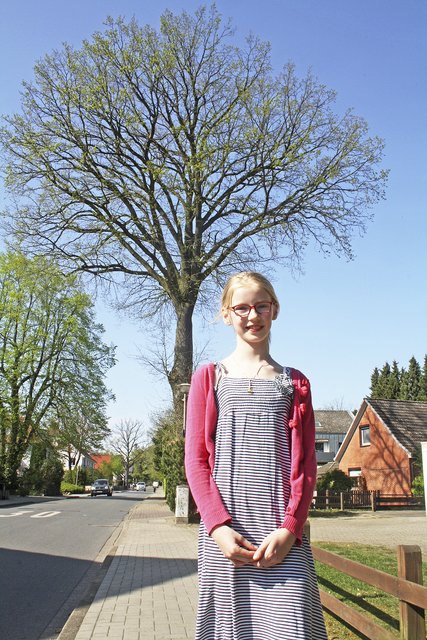 Janne Visser setzt sich für den Erhalt der alten Eiche ein
