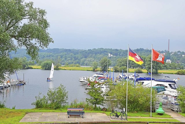 Sonnig und trocken zeigte sich das Wetter am Samstagnachmittag im Hafen in Tespe - das Hafenfest fiel trotzdem aus