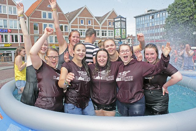 Die Abiturienten der Jobelmannschule feiern ihren wohlverdienten Schulabschluss