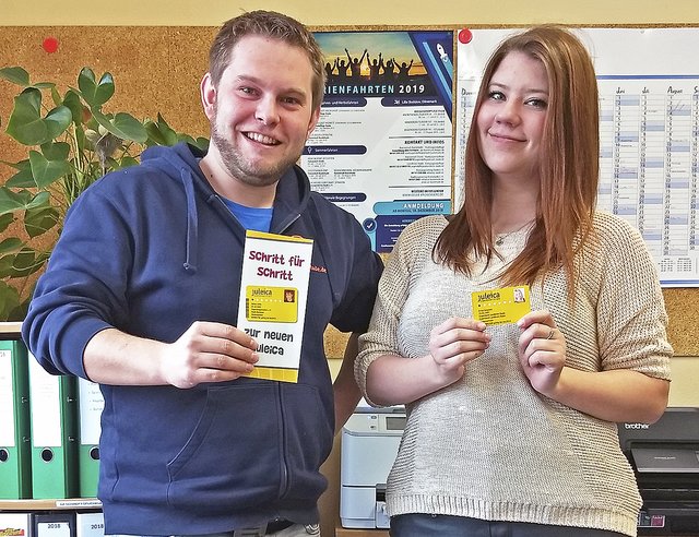 Kai-Janis Meyer und Anisa Smajovic hoffen, dass sie mit der Juleica-Offensive viele Unternehmen erreichen Foto: KJR