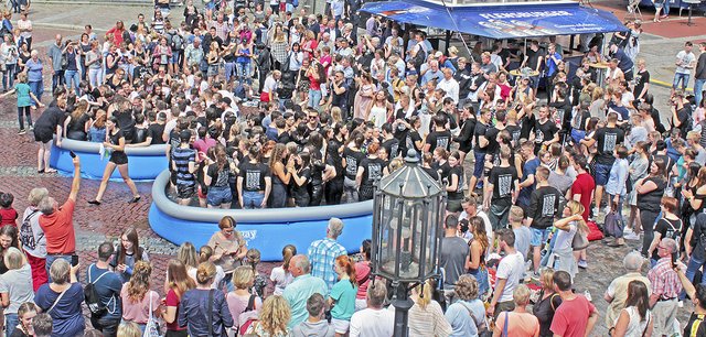 Die große Poolparty zum Abschluss der Schullaufbahn