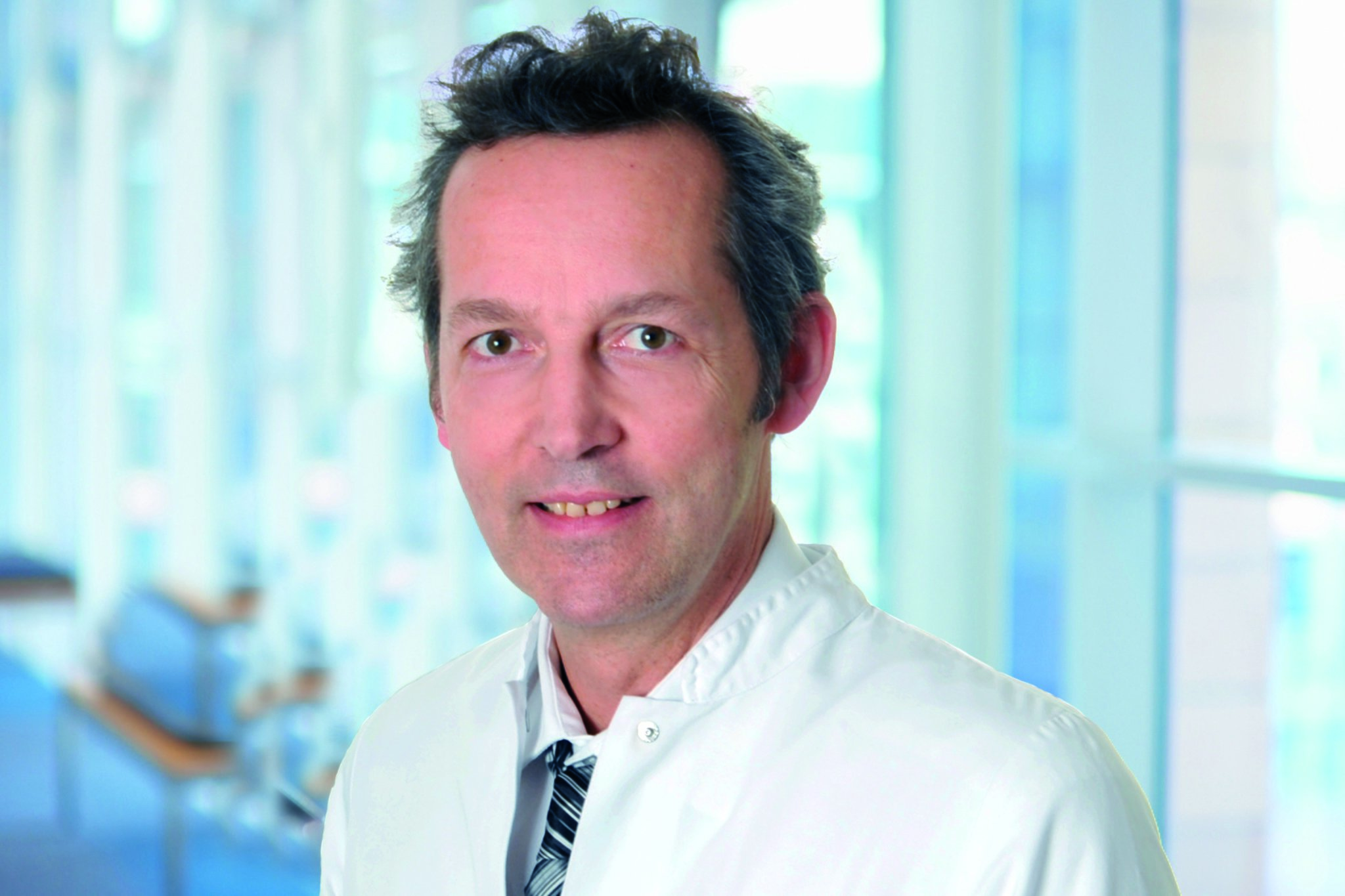 Chefarzt informiert über Krebszentrum in Stade: Dr. Peter Mohr ist ...