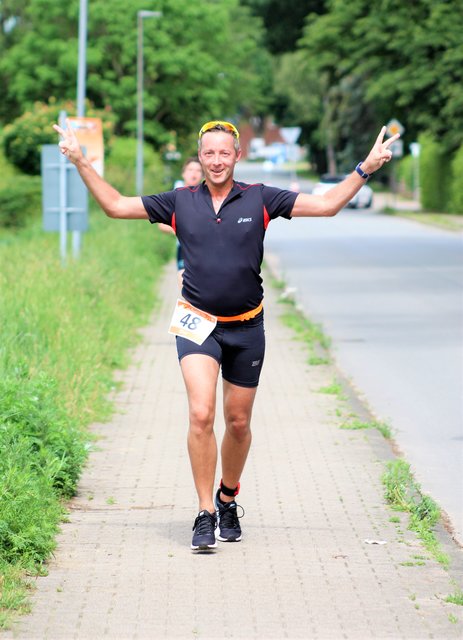 In Siegerpose: Oliver Ferchau auf der Strecke | Foto: TSV
