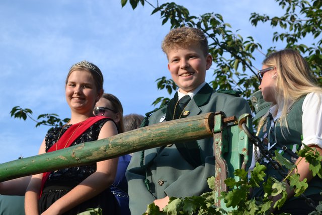 Das Kinderkönigspaar Peer Kaufhold und Leonie Schöttle