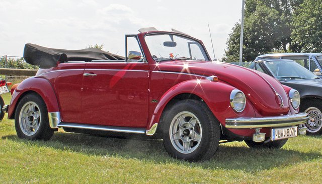 Die Old- und Youngtimer glänzten in der Sonne wie neu Foto: jab