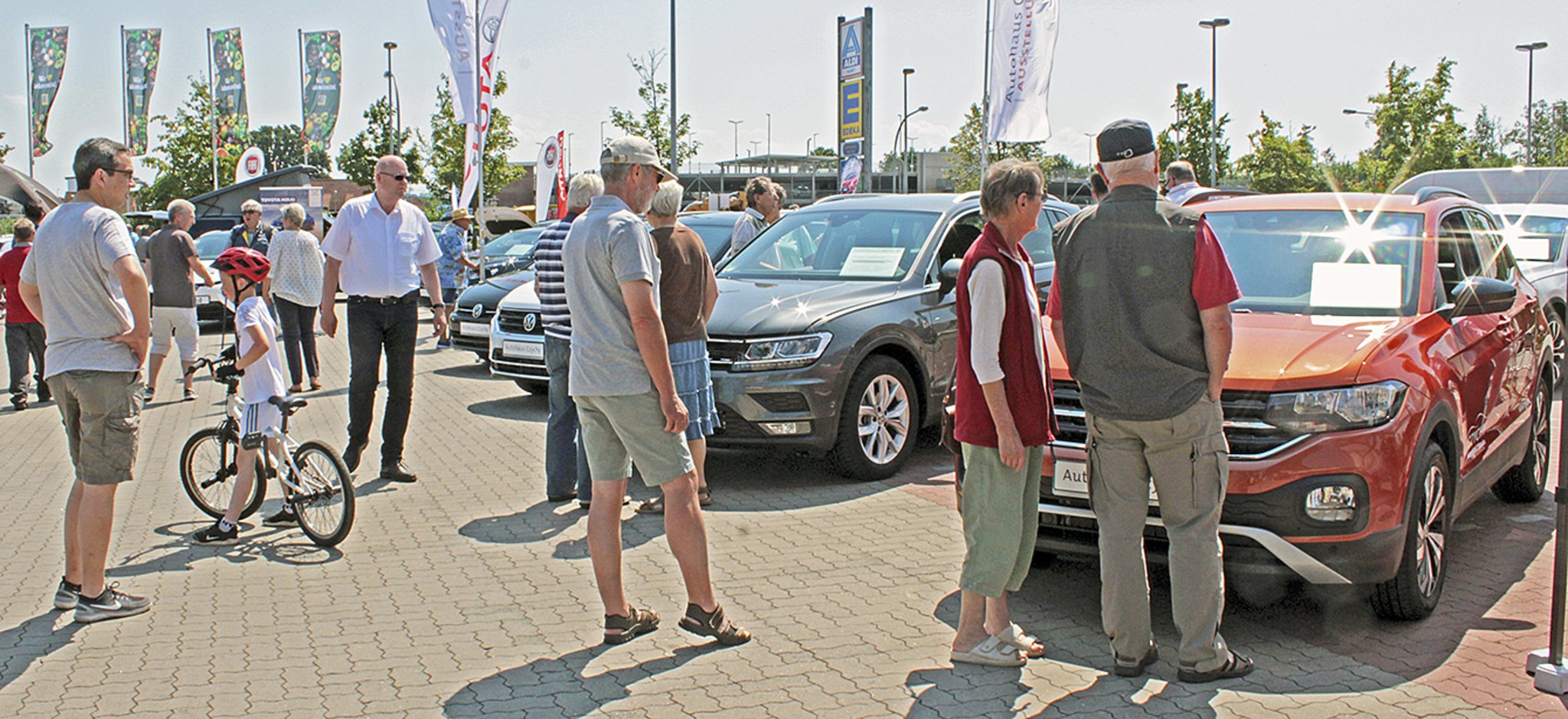 Automobilität der Zukunft Elfte Autowelt in Neu Wulmstorf begeistert