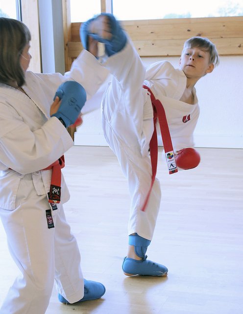 Phillip Medenwald (re.) mit einem gelungenen Kick