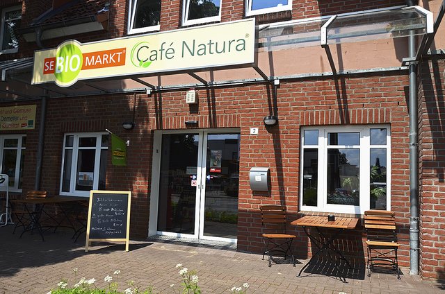 Das Café Natura im SE Biomarkt bietet leckere Speisen