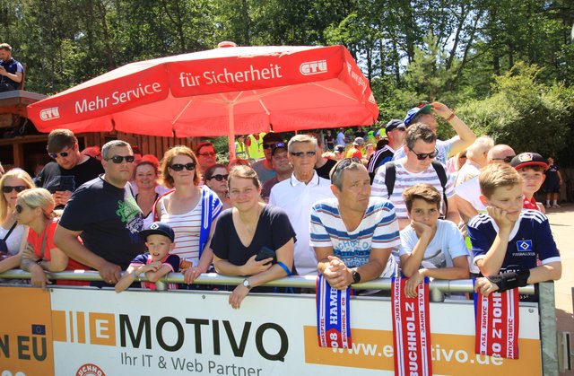 Das Warten auf den Bundesligisten aus Hamburg...
