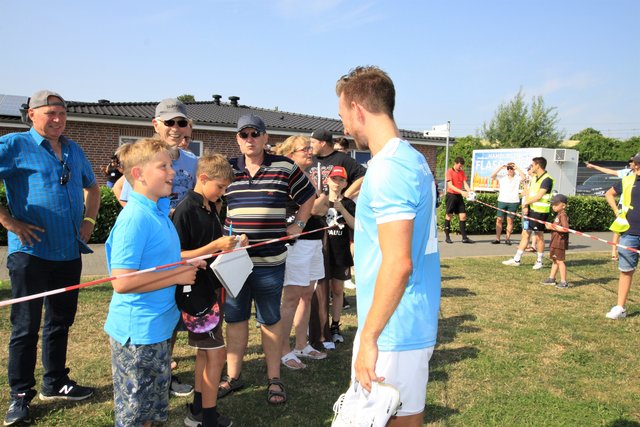 Nach dem Spiel gab es Autogramme