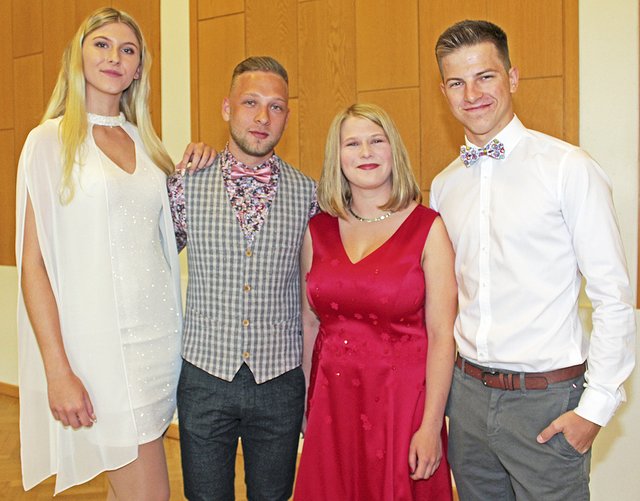 Geradine Petsch (v.li.), Jannis Napierski, Luca Woltemade und Jonas Winter halten ihre Schulzeit in guter Erinnerung Foto: jab