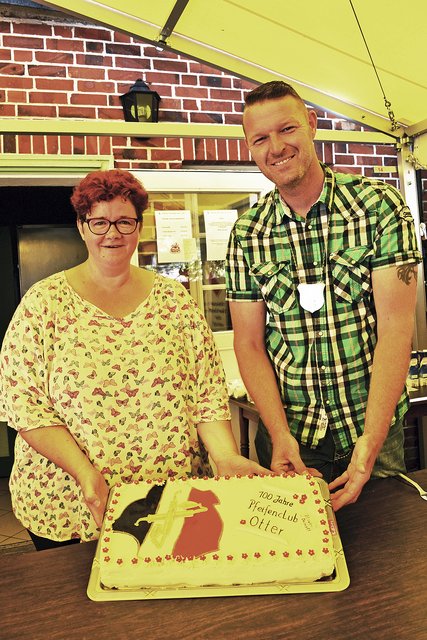 Karin Albers hatte eine besondere Torte zum 100. Geburtstag gebacken | Foto: bim