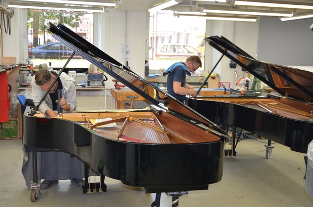 Hier findet die Endabnahme der Steinway-Flügel statt