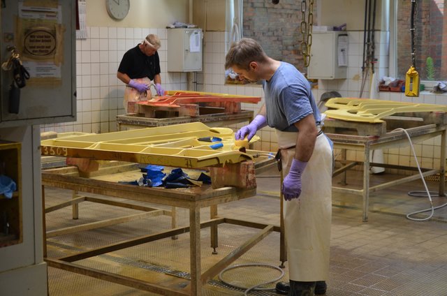 Hier werden die Böden für den Einbau vorbereitet