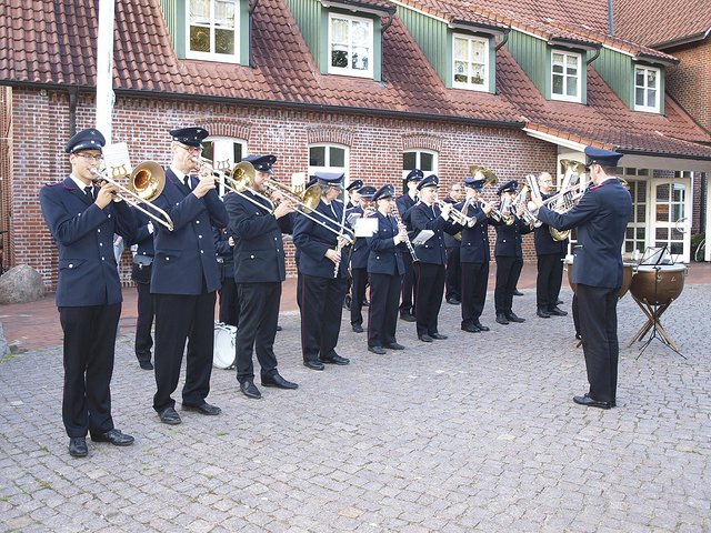 Das Blasorchester Hoisdorf (Foto) und der Spielmannszug Wittorf begleiten das Schützenfest | Foto: Westphalen