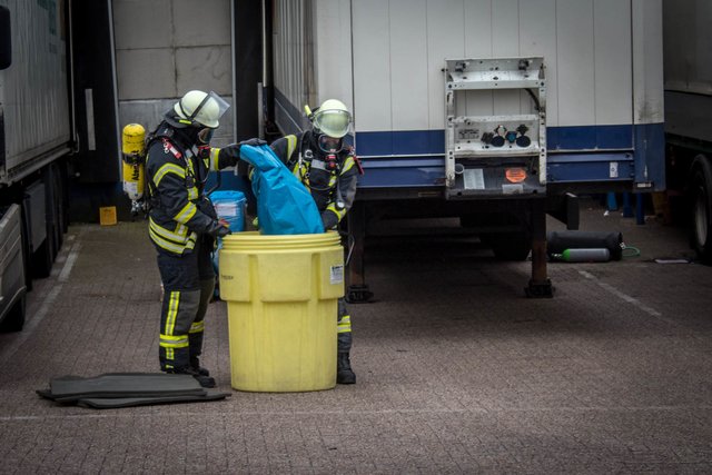 Das kontaminierte Material wurde in eine Tonne gefüllt
